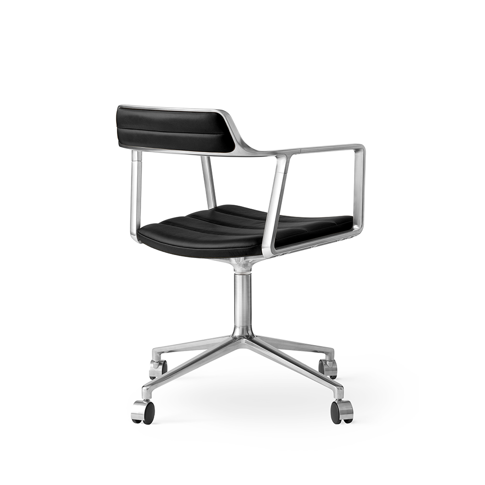 _0000s_0007_vipp-452-swivel-chair-polished-black-leather-castors-03.jpg