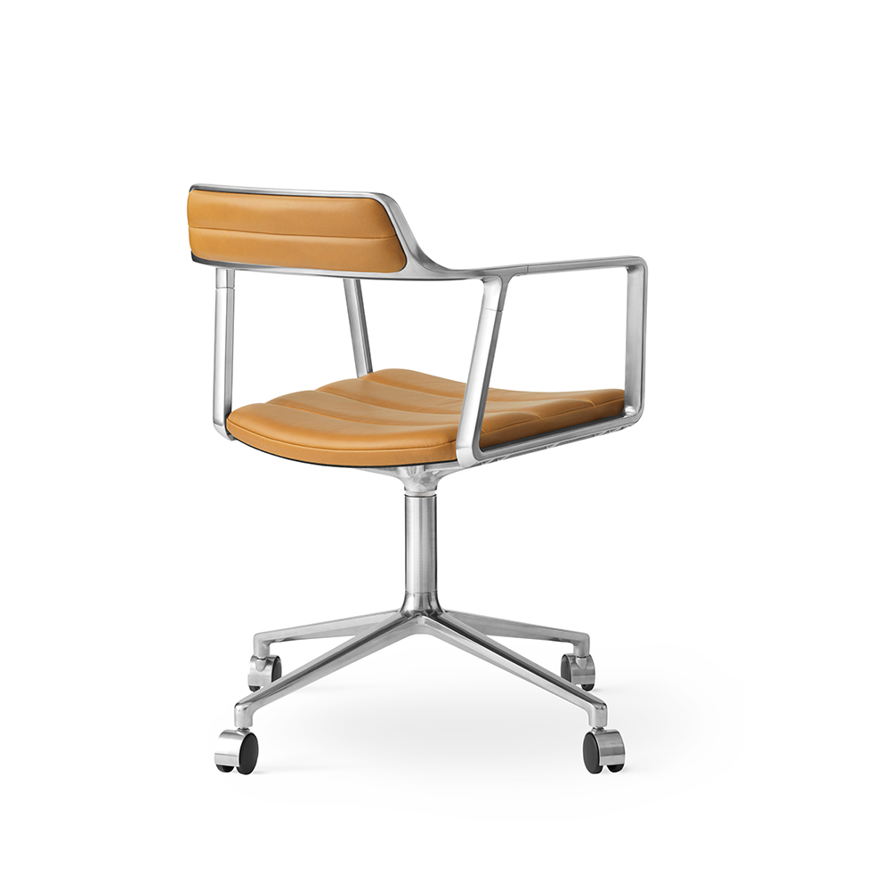 _0000s_0014_vipp-452-swivel-chair-polished-camel-leather-castors-03-1.jpg
