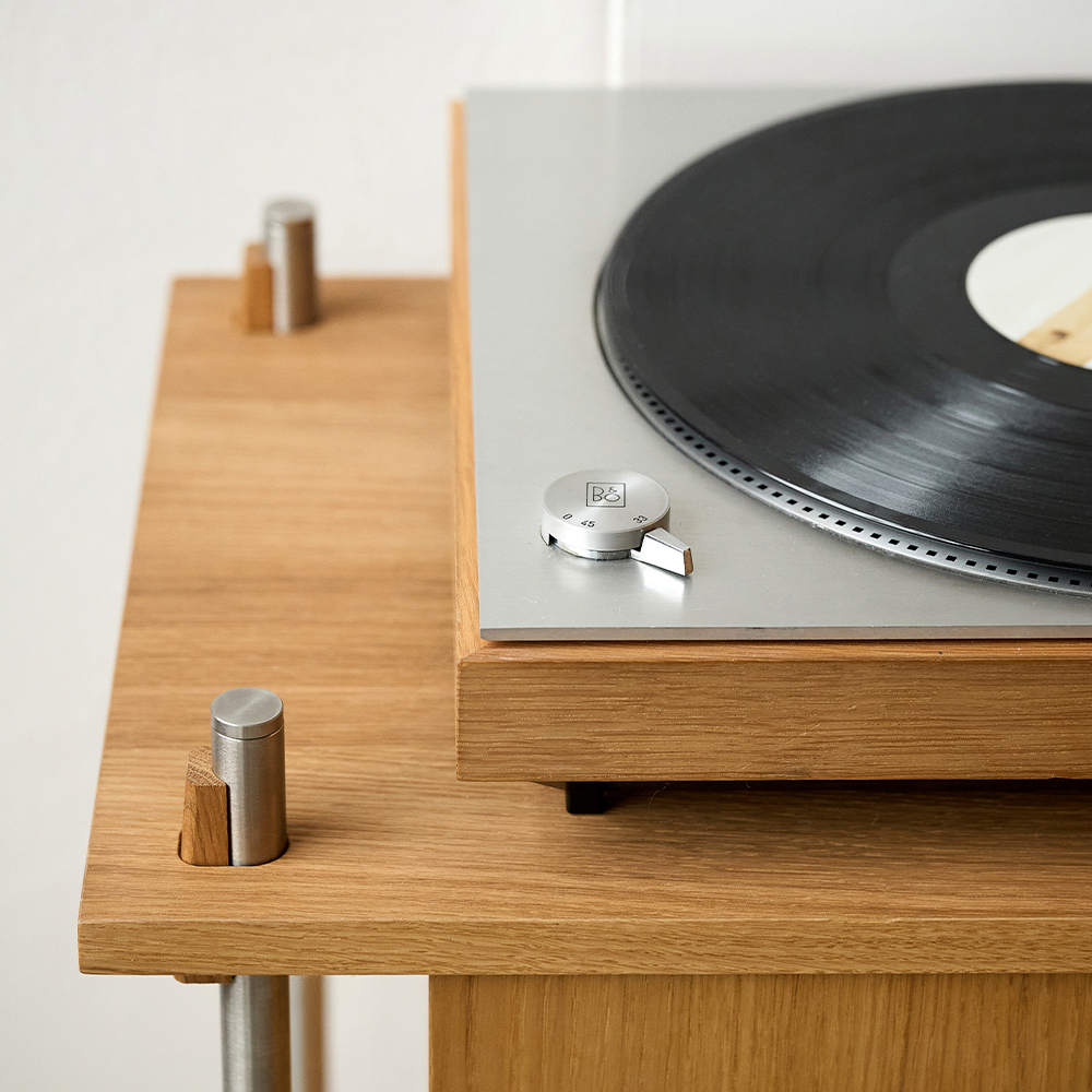 _0003_MOEBE_Shelving-System_IC_Oak-Stainless-Steel_High-Res_29.jpg