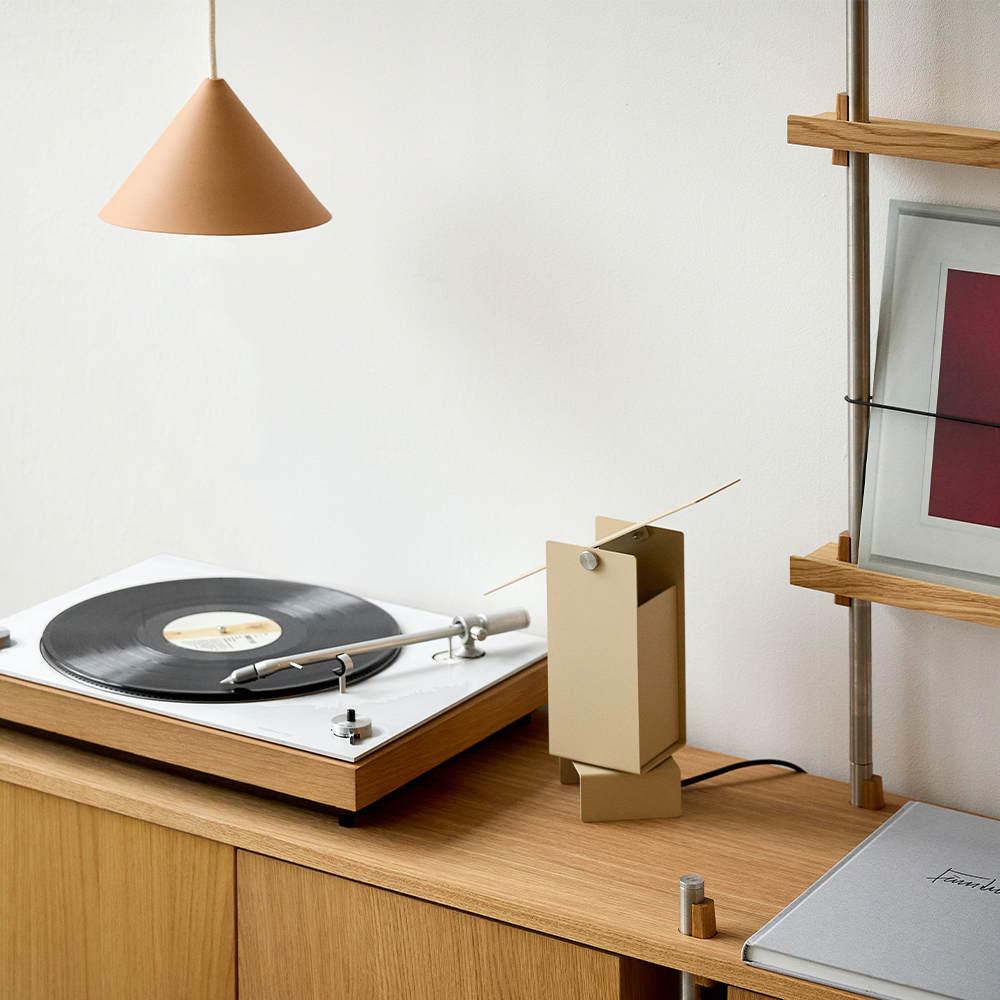_0004_MOEBE_Shelving-System_IC_Oak-Stainless-Steel_High-Res_28.jpg