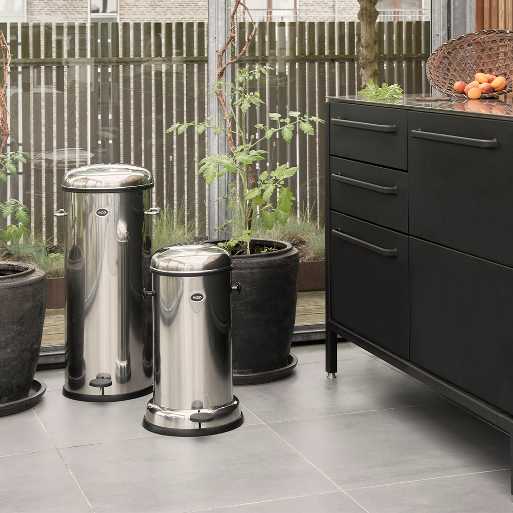 _0005_vipp-15-17-pedal-bin-stainless-steel-02.jpg