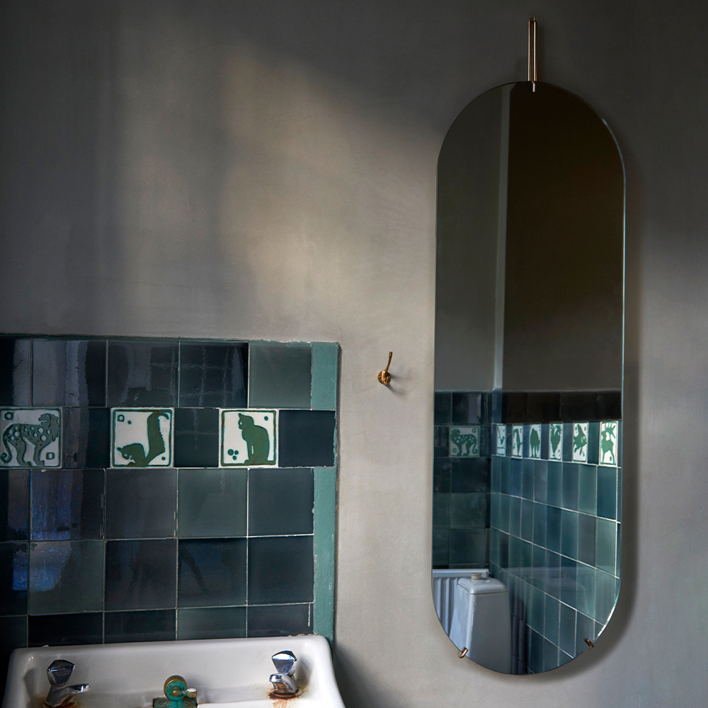 _0006_MOEBE_Tall-Wall-Mirror_IC_Brass_High-Res_05.jpg