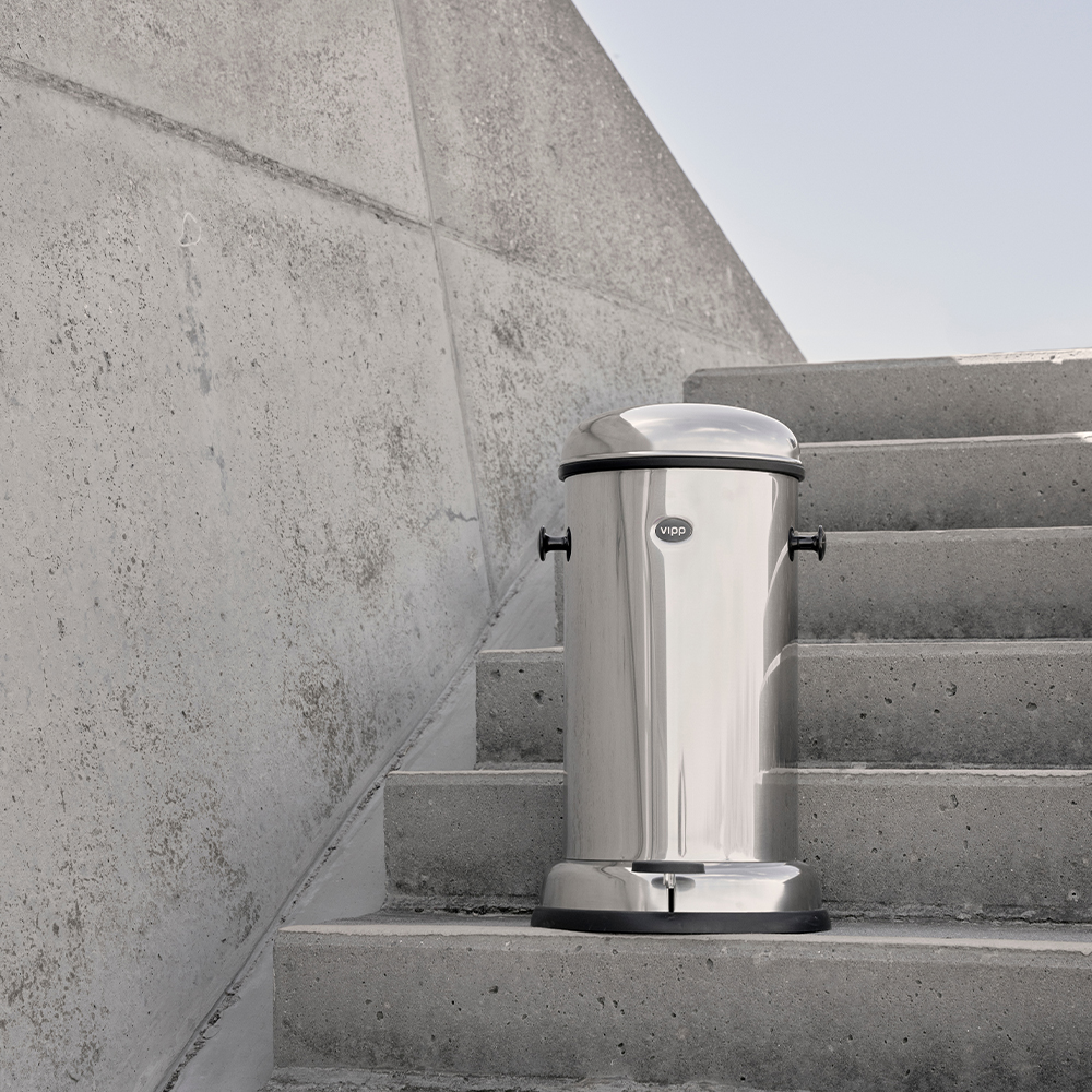 _0006_vipp-pedal-bin-15-stainless-steel-01.jpg