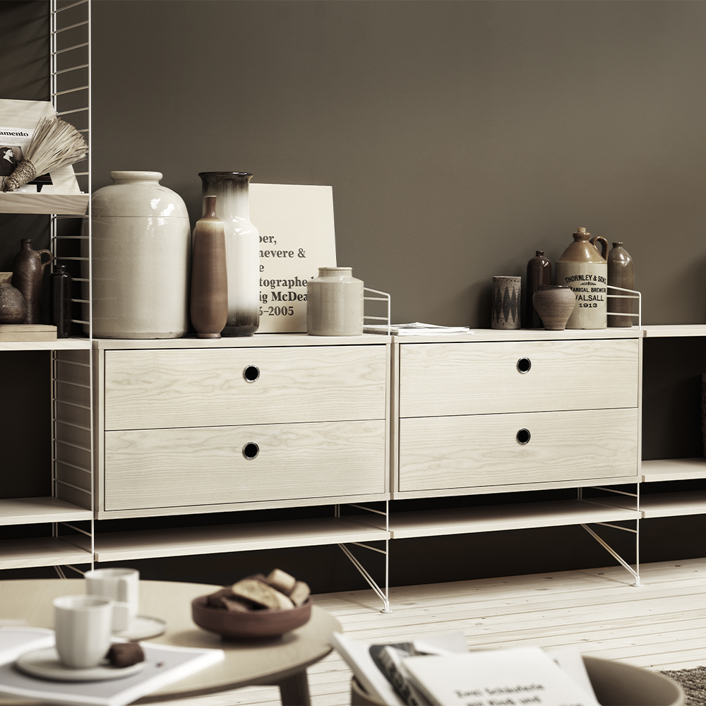 _0008_string-system-livingroom-chest-ash-closeup_landscape-1.jpg