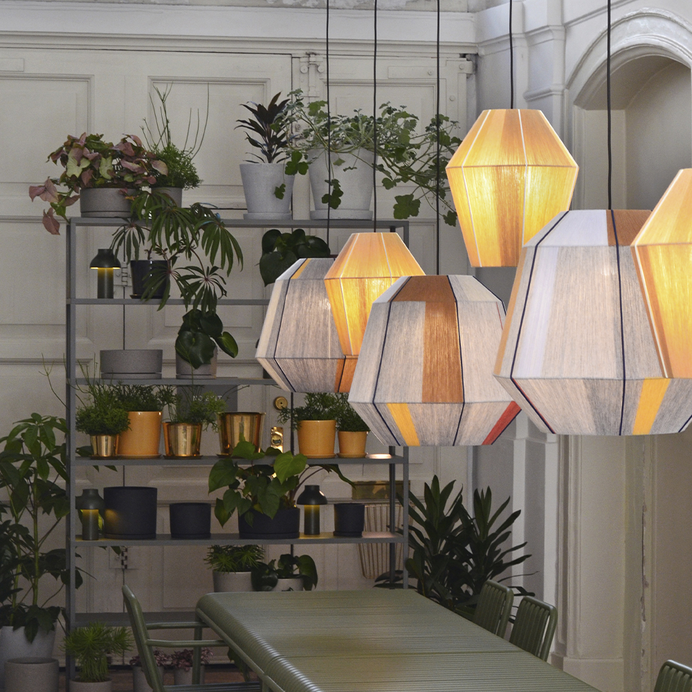 _0009_Bonbon_Shade_320_yellow_melange_Bonbon_Shade_500_earth_tones_Palissade_Table_olive_Palissade_Armchair_olive_Botani.jpg