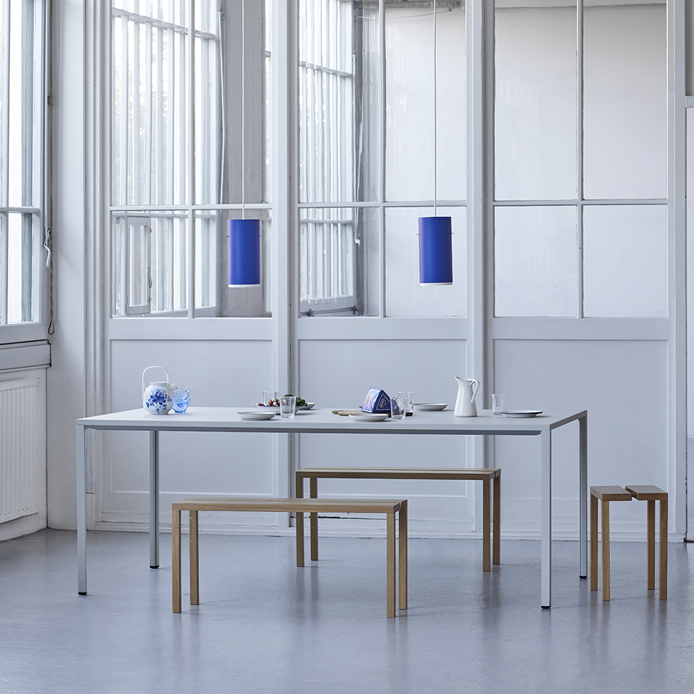 _0010_MOEBE_Tube-Pendant_IC_Large_Deep-Blue_High-Res_01.jpg