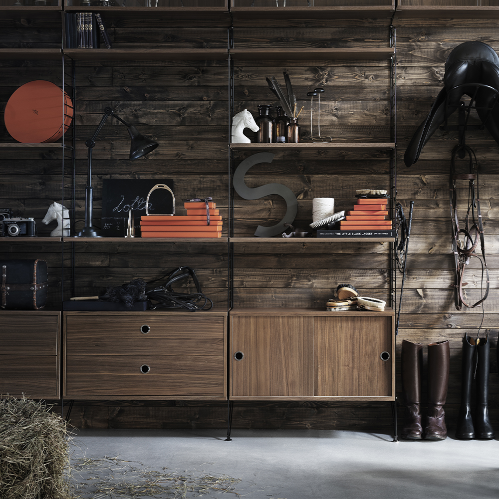 _0010_string-system-livingroom-walnut_black-closeup_portrait-1.jpg
