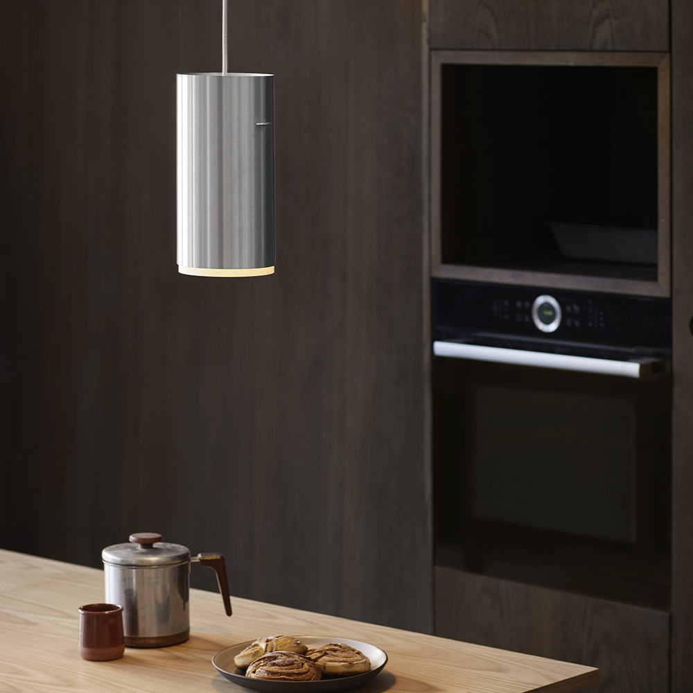 _0011_MOEBE_Tube-Pendant_IC_Large_Aluminium_High-Res_01.jpg