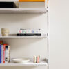_0011_Pier_System_131_PS_white_powder_coated_steel_clear_anodised_alu_profiles_Colour_Storage_S_egg_yolk_grey_Stripe_Sce.jpg