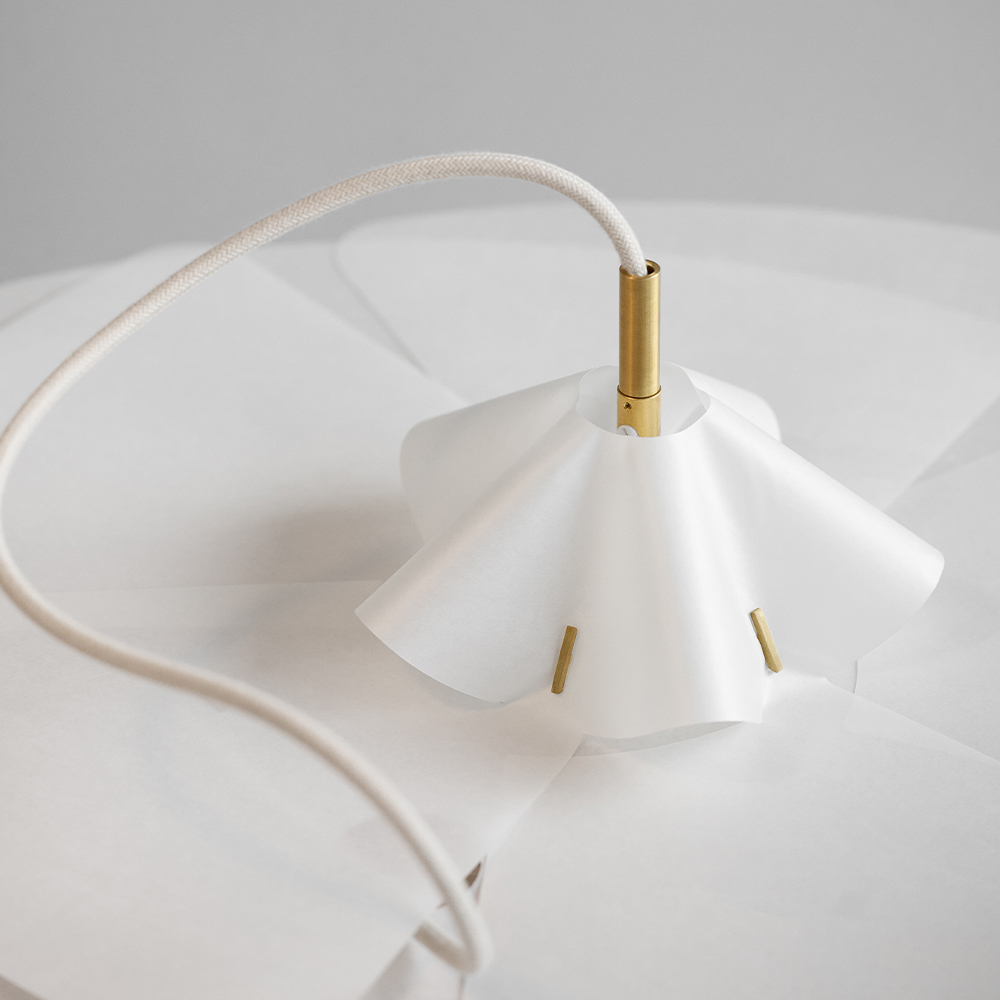 _0012_MOEBE_Sinuate-Pendant-Lamp_IC_Large_Brass_High-Res_15_SIPENLWHBRSIPENMWHBR.jpg