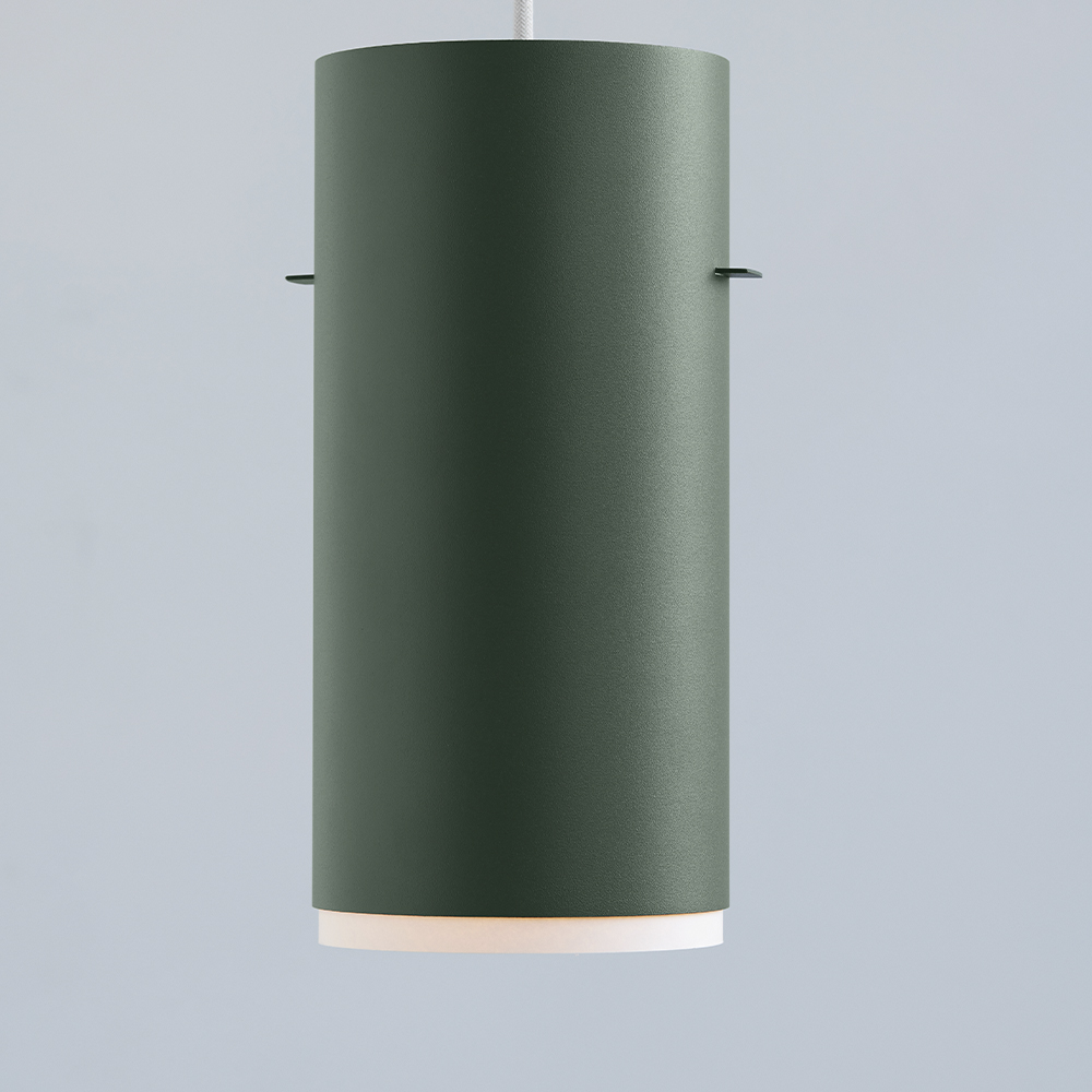 _0013_MOEBE_Tube-Pendant_IC_Large_Pine-Green_High-Res_04.jpg