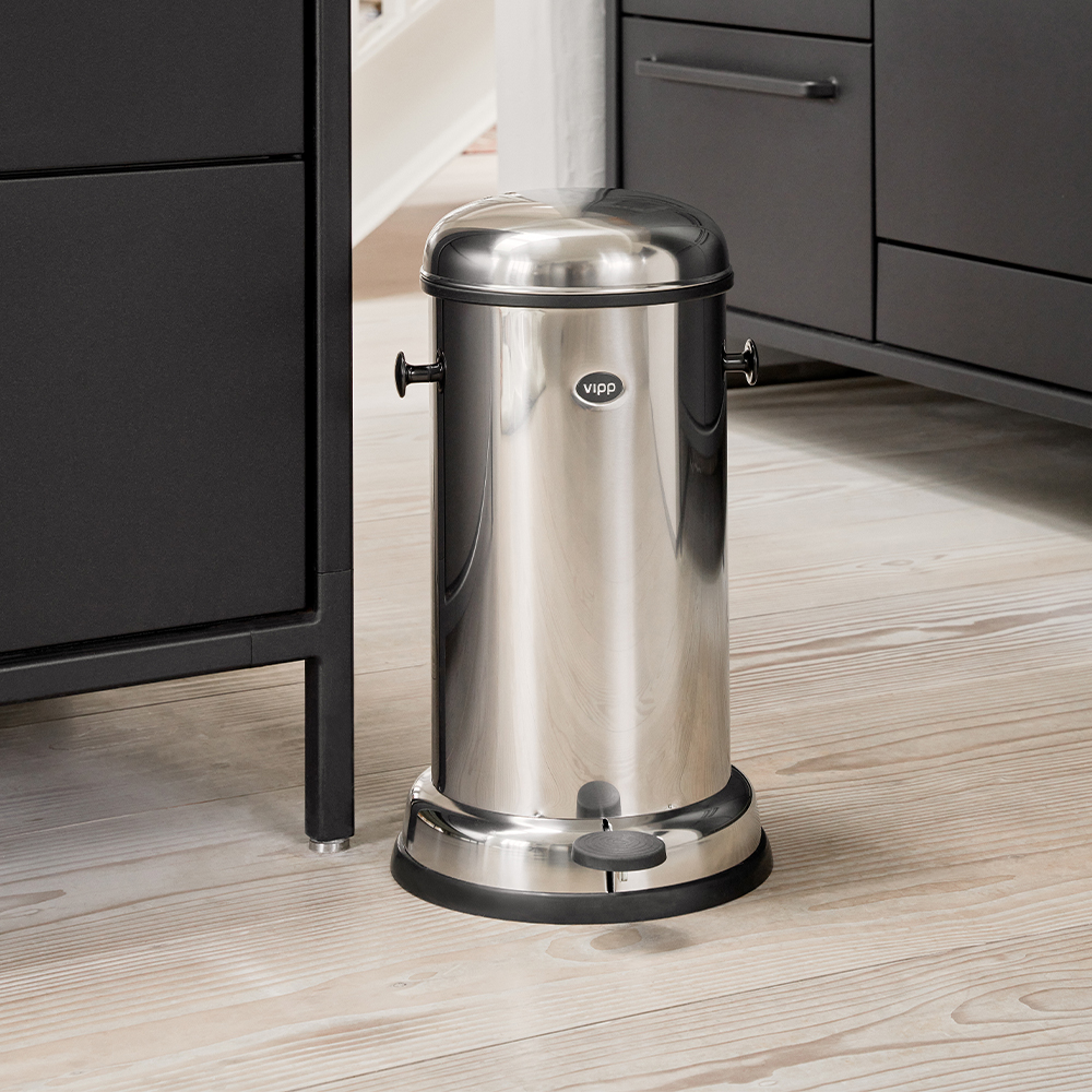 _0013_vipp-15-pedal-bin-stainless-steel-01-1.jpg