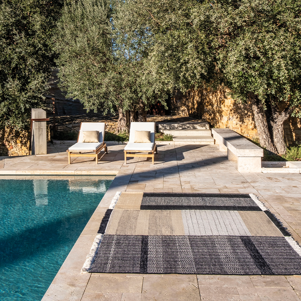 _0014_nanimarquina_Tres-Outdoor_Black_AlbertFont2.jpg
