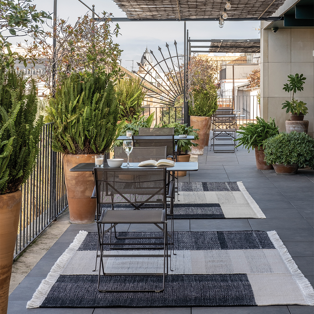 _0015_nanimarquina_Tres-Outdoor_Black_AlbertFont1.jpg