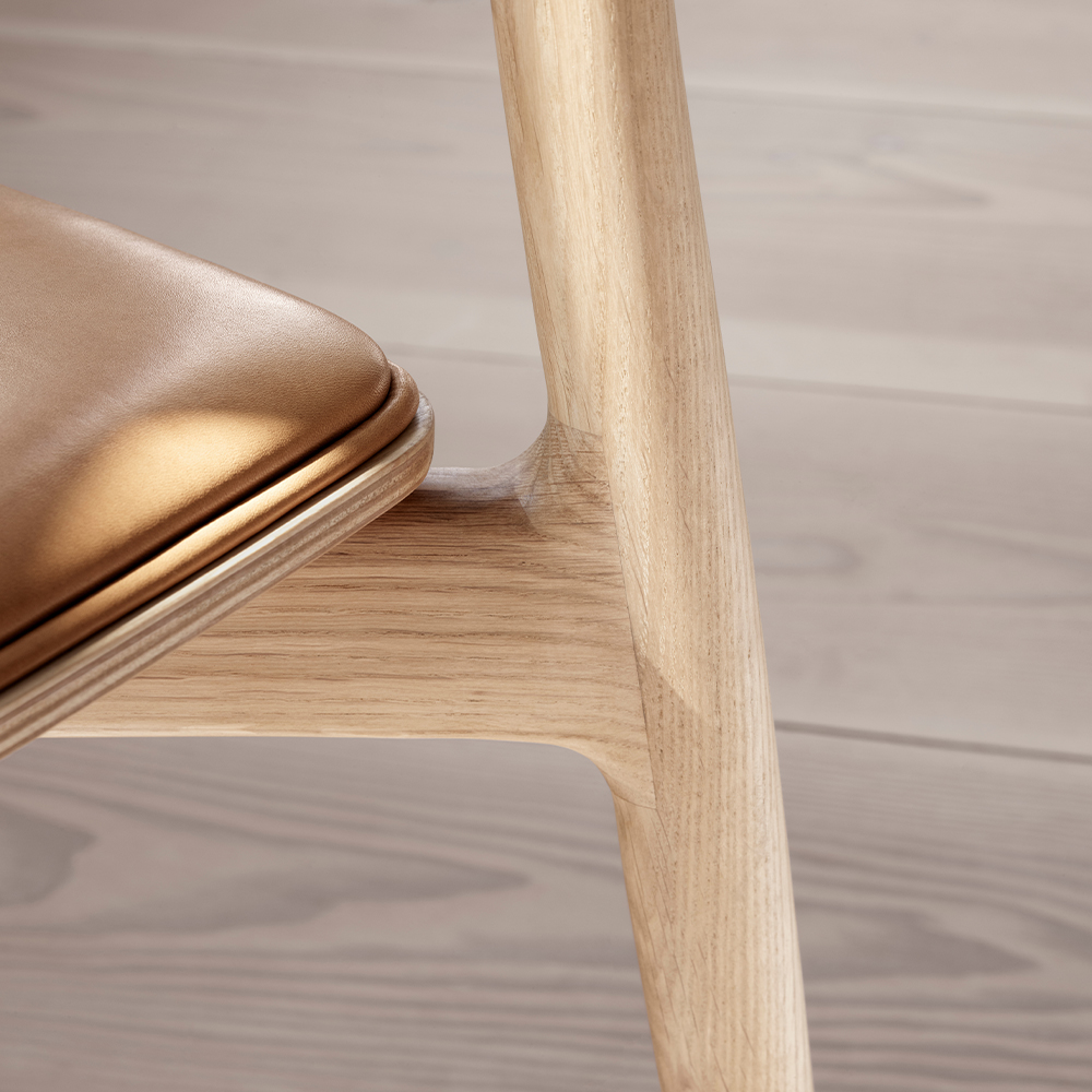 _0016_vipp-481-cabin-chair-ligthoak-01.jpg
