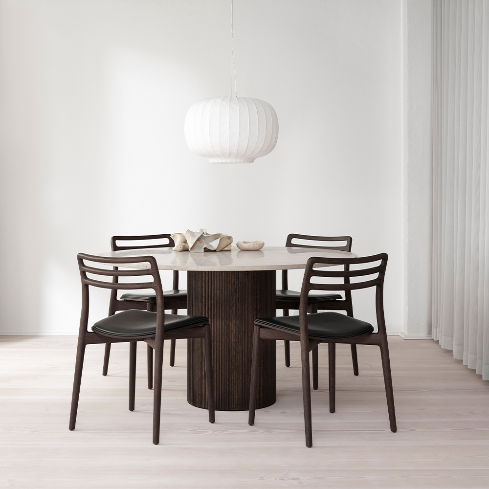 _0018_vipp-494-481-cabin-round-table-chair-darkoak-01.jpg