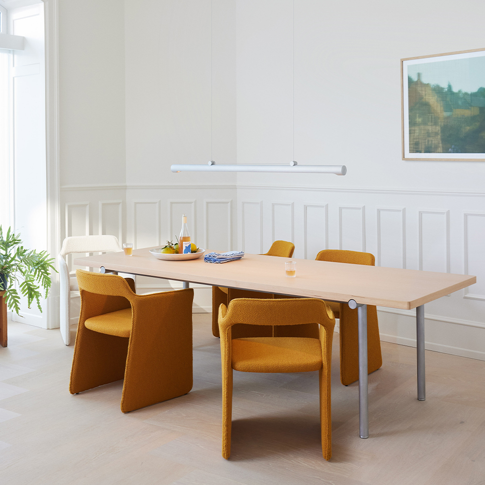 _0019_PWTBS_SIROCCO-chair_Barnum-5-Ocher_TUBBY-TUBE-linear-pendant_aluminium_TUBBY-TUBE-table_douglas-pine.jpg