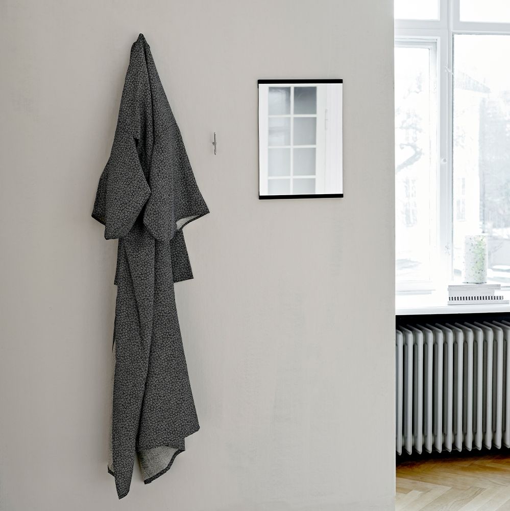 _0020_MOEBE_Rectangular-Wall-Mirror_IC_30x40_Black_High-Res_01.jpg