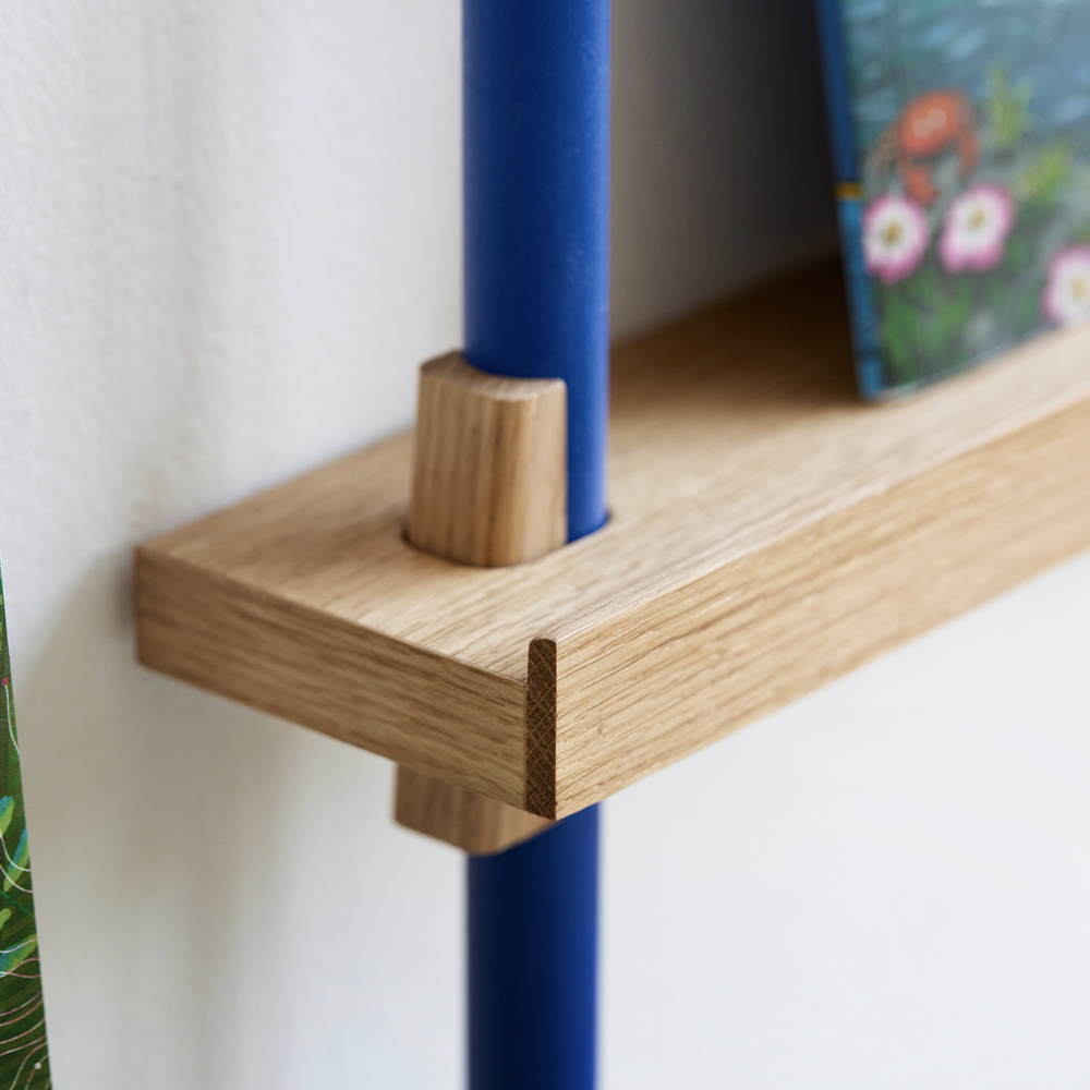 _0023_MOEBE_Magazine-Shelving_IC_Oak_Deep-Blue_High-Res_5.jpg