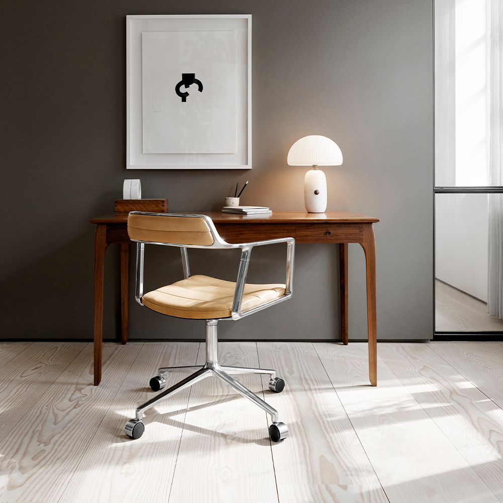 _0055_vipp-452-swivel-chair-camel-03-ON.jpg