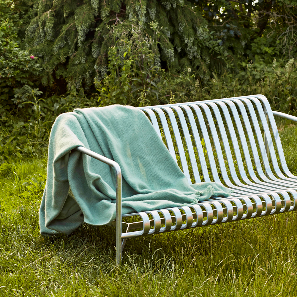 HAY-_0009_Palissade_Lounge_Sofa_Hot_Galvanised_Mono_Blanket_verdigris_green.jpg