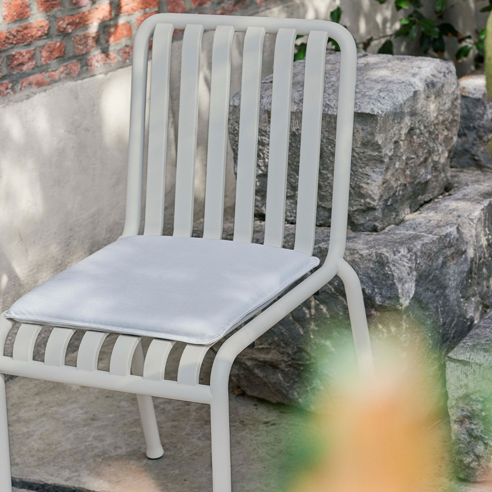 HAY-_0016_Palissade_Chair_sky_grey_Seat_Cushion_sky_grey_01.jpg
