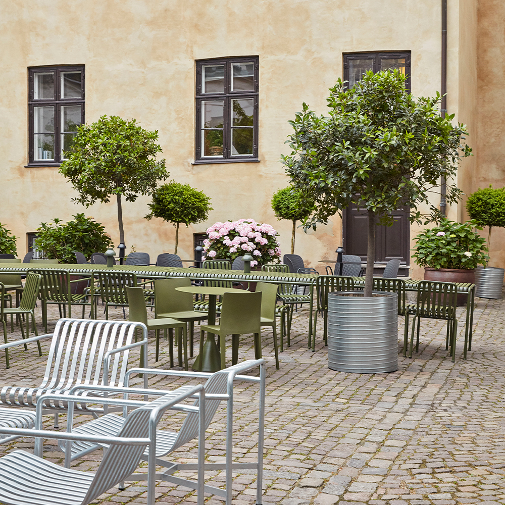 HAY-_0020_Palissade_Table_olive_Palissade_Chair_olive_Palissade_Cone_Table_olive_Elementaire_Chair_olive_Palissade_Hot_G.jpg