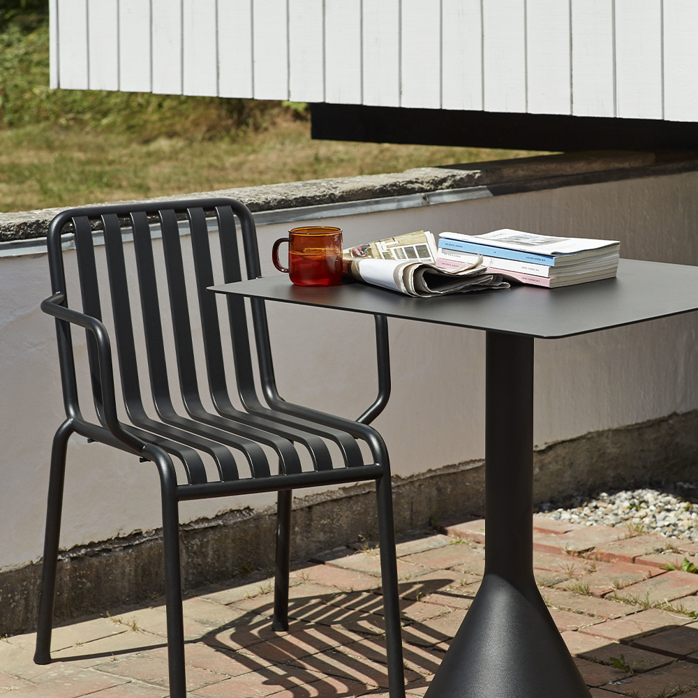 Hay-_0000s_0002s_0002_Palissade_Armchair_anthracite_Palissade_Cone_Table_anthracite.jpg