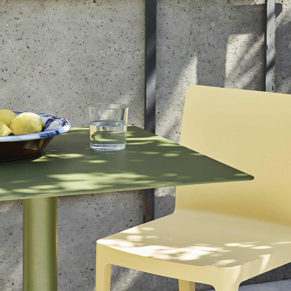 Hay-_0000s_0002s_0003_Palissade_Cone_Table_olive_Elementaire_Chair_light_yellow_Swirl_bowl.jpg