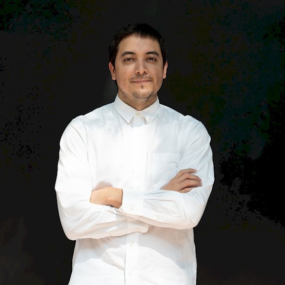Hern&aacute;ndez, Mois&eacute;s